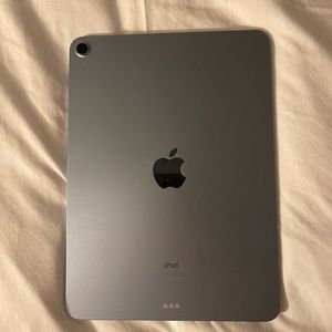 Ipad 2020 10.9 inch barely used. Does not come with a box.